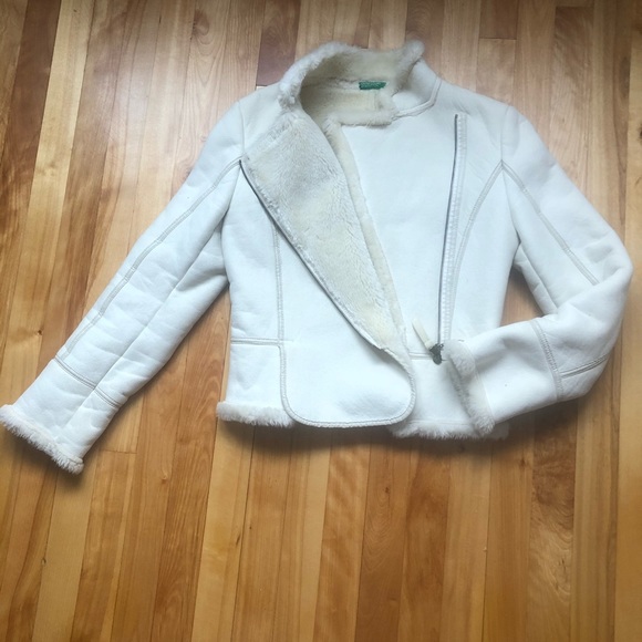 Perfect for jeans or other pans. Chic Jacket, Faux Fur, White, Size 0-2. - Picture 2 of 8